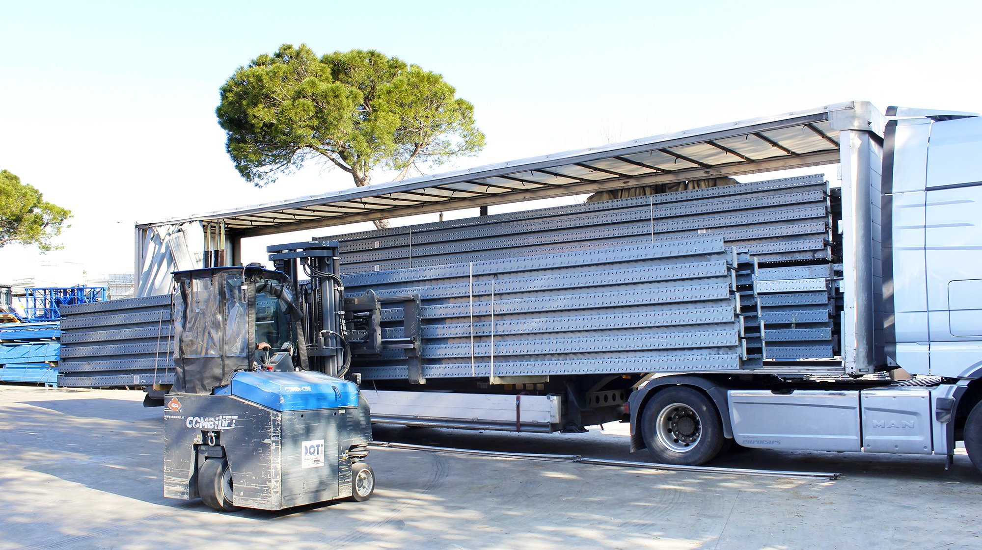 DRIVE-IN-STRONGBLOCK